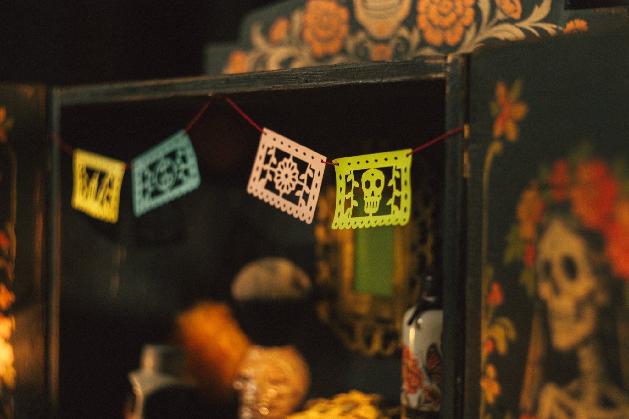 La Ofrenda by The Holy Black, papel picado interior